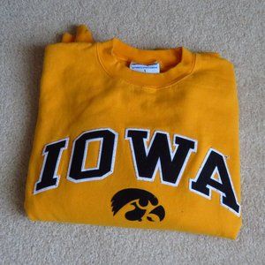 UNIVERSITY OF IOWA WOMEN'S COLLEGE SWEATSHIRT